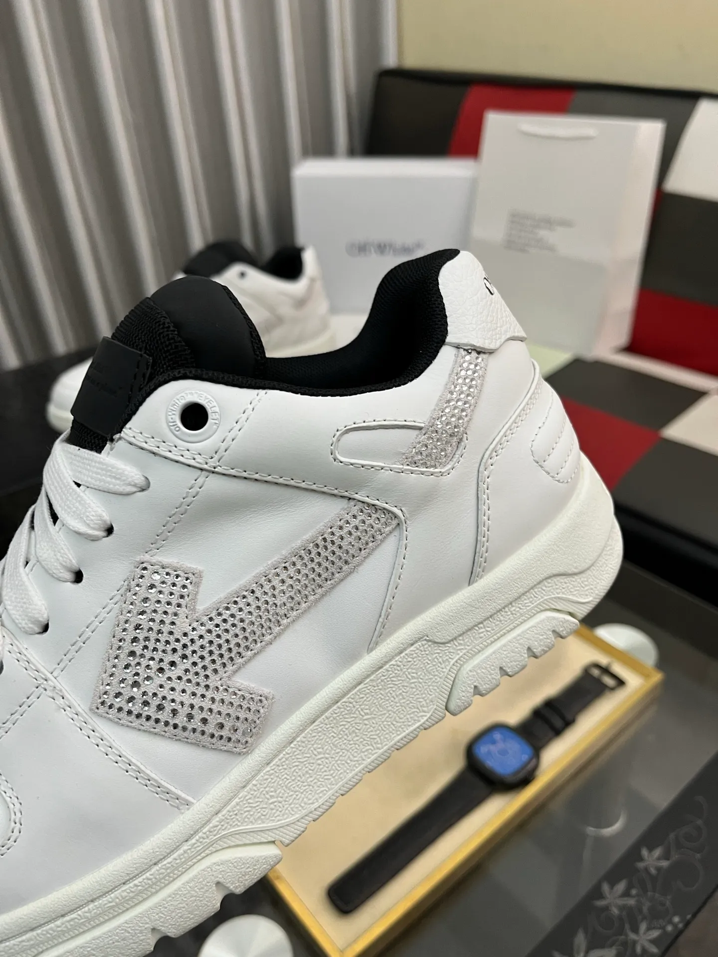 Men's shoes 💰660⌚️⌚️ OFF-White C/O VirGil Abloh fashionable and versatile casual shoes. Exclusive first release of the new model. Made of environmentally friendly cowhide leather and mesh fabric upper material. The insole is embedded with foam cushioning EVA material. The correct midsole is equipped with EVA lightweight cushioning. External tooth nail rubber outsole. The correct accessories are customized simultaneously. Women's model: 35-40 Men's model: 39-45